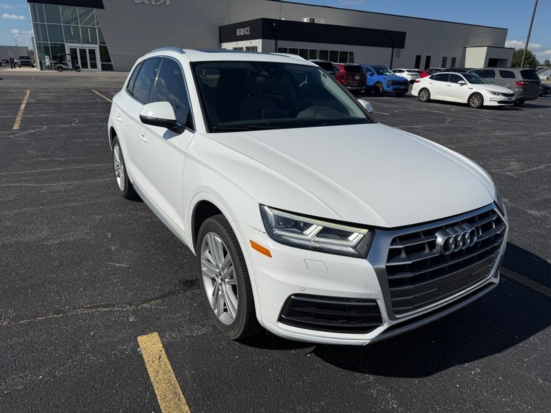 Audi Q5 Vehicle Full-screen Gallery Image 08