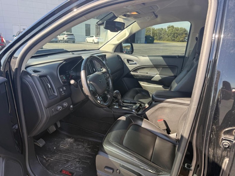 Chevrolet Colorado Vehicle Full-screen Gallery Image 02