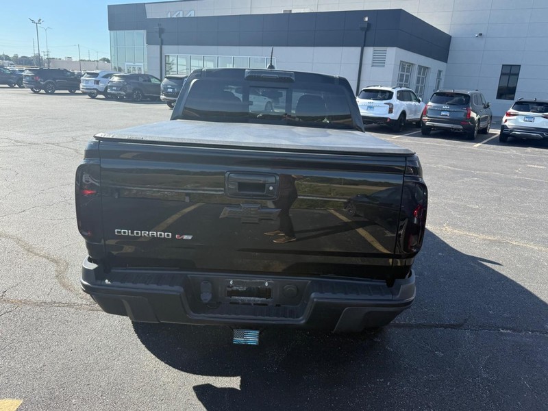 Chevrolet Colorado Vehicle Full-screen Gallery Image 11