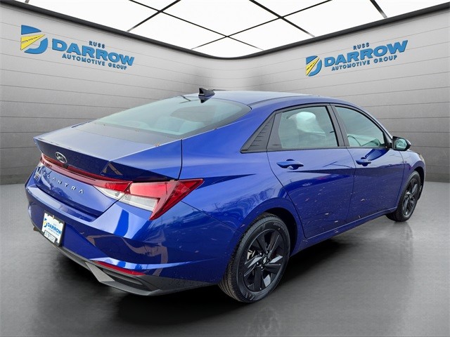 Hyundai Elantra Vehicle Full-screen Gallery Image 05