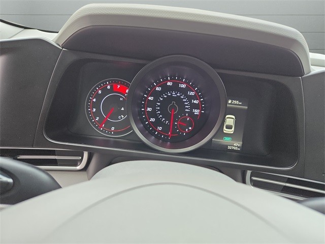 Hyundai Elantra Vehicle Full-screen Gallery Image 12