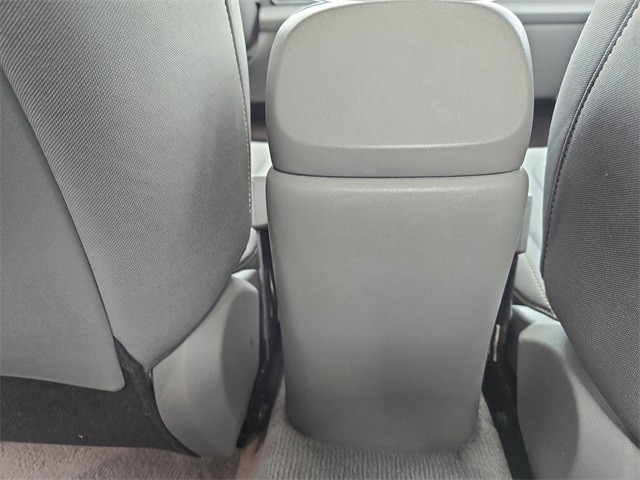 Hyundai Elantra Vehicle Full-screen Gallery Image 17