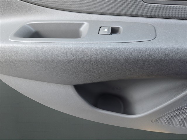 Hyundai Elantra Vehicle Full-screen Gallery Image 18