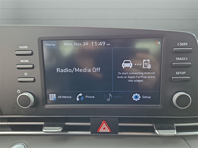 Hyundai Elantra Vehicle Full-screen Gallery Image 23