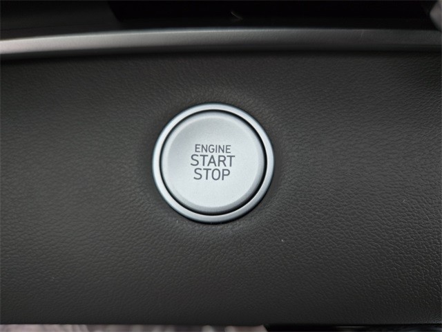 Hyundai Elantra Vehicle Full-screen Gallery Image 26