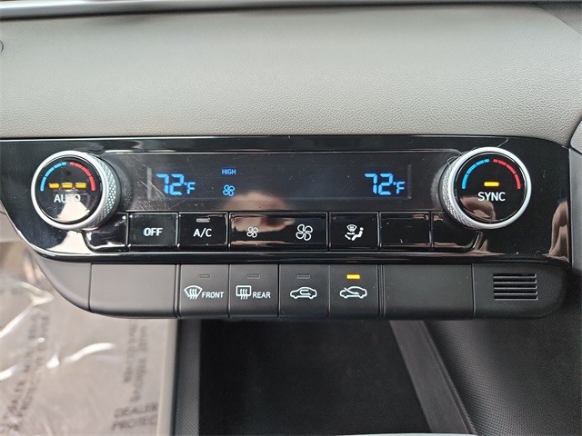 Hyundai Elantra Vehicle Full-screen Gallery Image 28