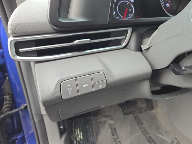 Hyundai Elantra Vehicle Full-screen Gallery Image 31