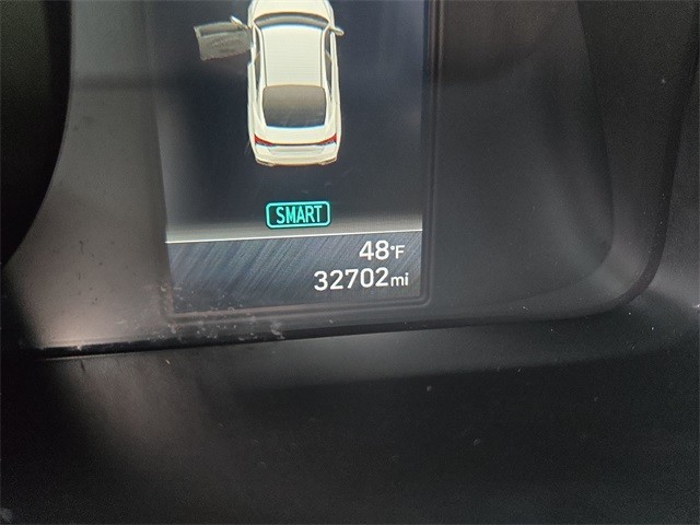 Hyundai Elantra Vehicle Full-screen Gallery Image 34