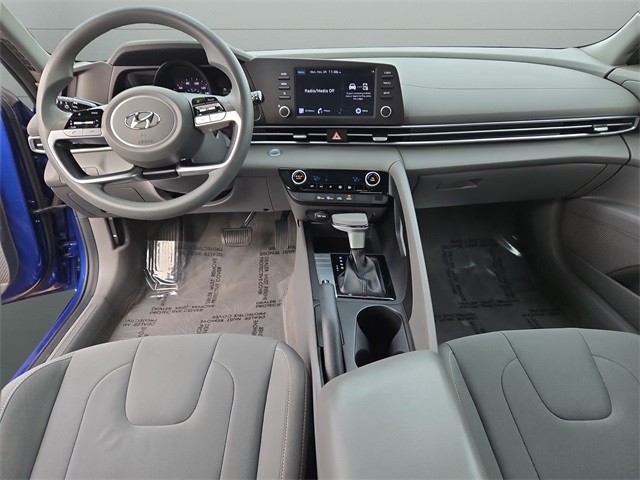 Hyundai Elantra Vehicle Full-screen Gallery Image 37