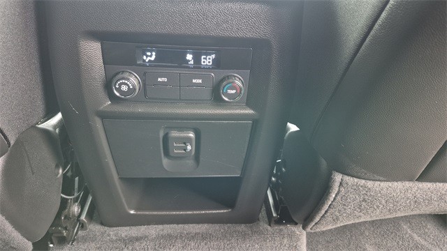 Chevrolet Traverse Vehicle Full-screen Gallery Image 26