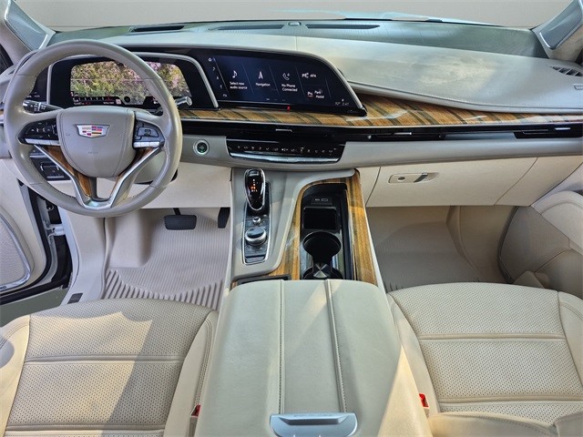 Cadillac Escalade Vehicle Full-screen Gallery Image 10