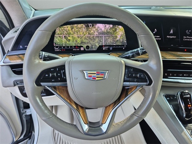 Cadillac Escalade Vehicle Full-screen Gallery Image 12