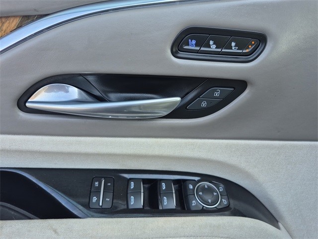 Cadillac Escalade Vehicle Full-screen Gallery Image 13