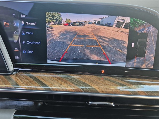 Cadillac Escalade Vehicle Full-screen Gallery Image 20