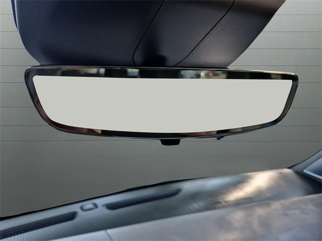 Cadillac Escalade Vehicle Full-screen Gallery Image 28