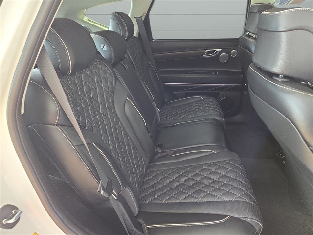 Genesis GV80 Vehicle Full-screen Gallery Image 13