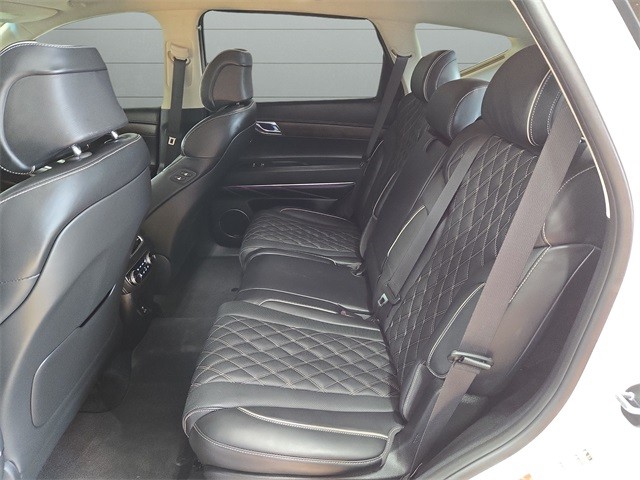 Genesis GV80 Vehicle Full-screen Gallery Image 16