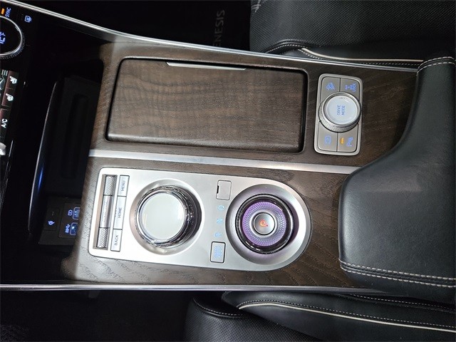 Genesis GV80 Vehicle Full-screen Gallery Image 20