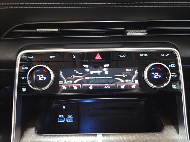 Genesis GV80 Vehicle Full-screen Gallery Image 24