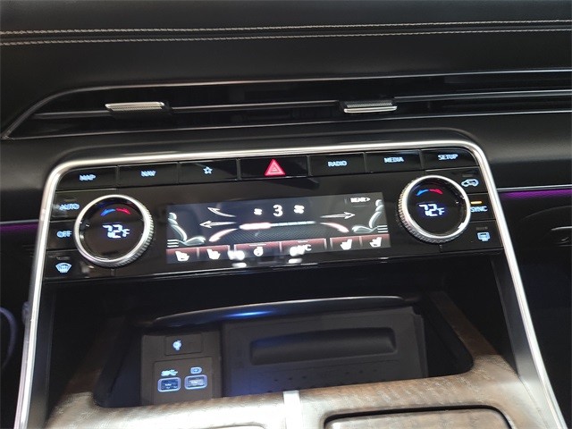 Genesis GV80 Vehicle Full-screen Gallery Image 27