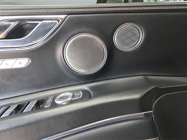 Genesis GV80 Vehicle Full-screen Gallery Image 28