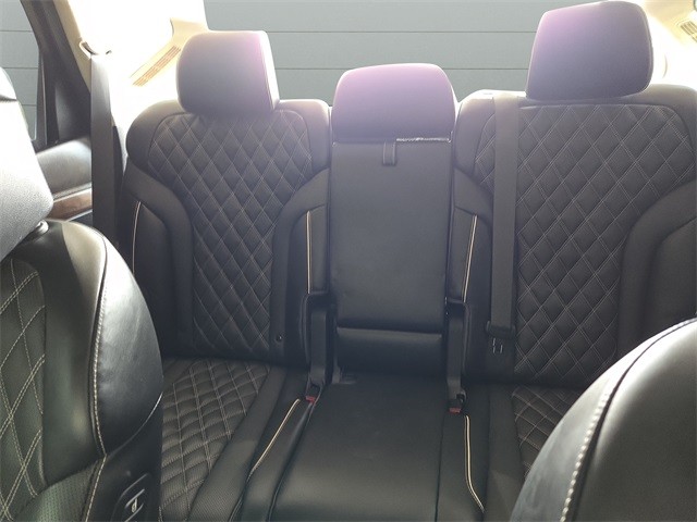 Genesis GV80 Vehicle Full-screen Gallery Image 35