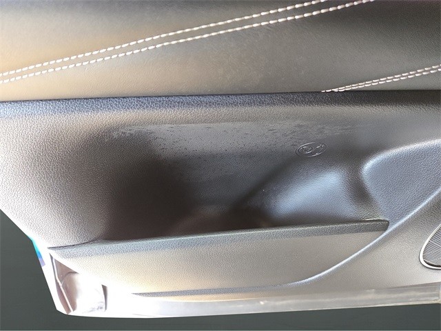 Genesis GV80 Vehicle Full-screen Gallery Image 39