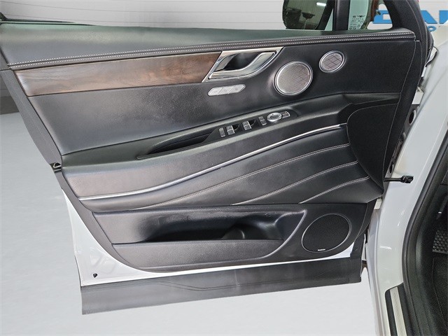 Genesis GV80 Vehicle Full-screen Gallery Image 41