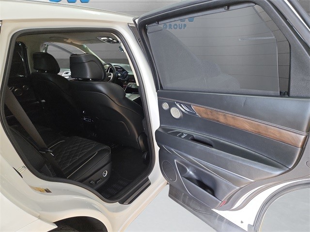 Genesis GV80 Vehicle Full-screen Gallery Image 42