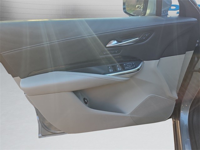 Cadillac XT4 Vehicle Full-screen Gallery Image 11