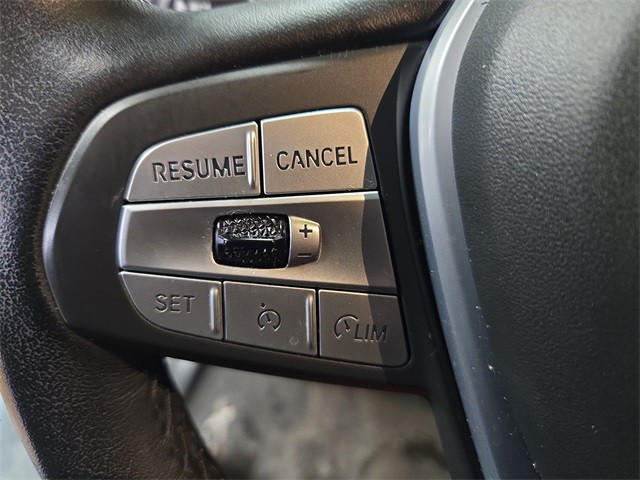 BMW X3 Vehicle Full-screen Gallery Image 10