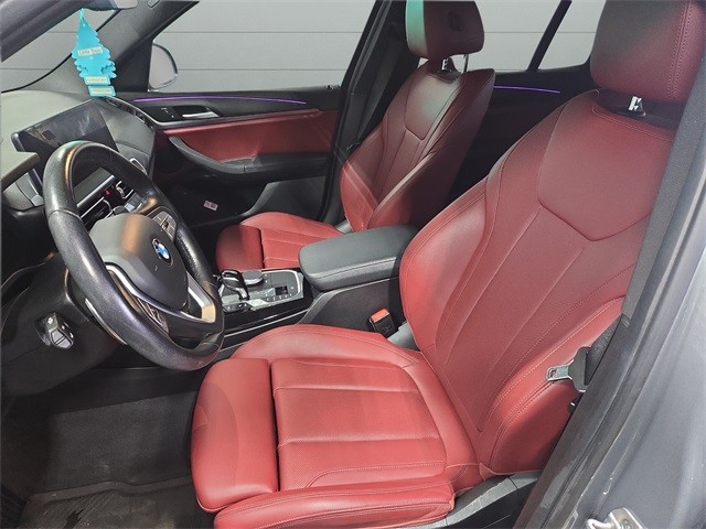 BMW X3 Vehicle Full-screen Gallery Image 11