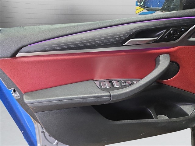 BMW X3 Vehicle Full-screen Gallery Image 12