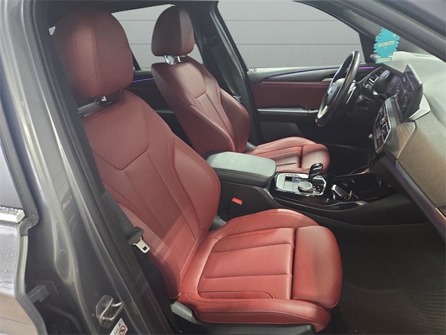 BMW X3 Vehicle Full-screen Gallery Image 15