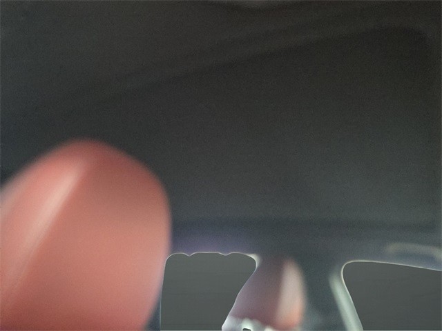 BMW X3 Vehicle Full-screen Gallery Image 16