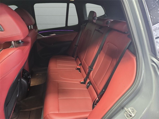 BMW X3 Vehicle Full-screen Gallery Image 17