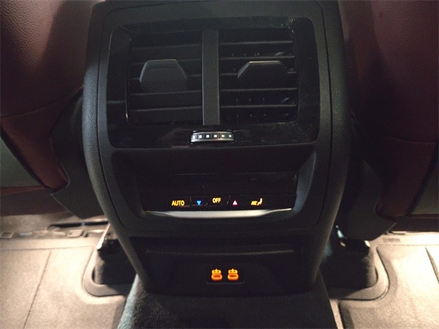 BMW X3 Vehicle Full-screen Gallery Image 18