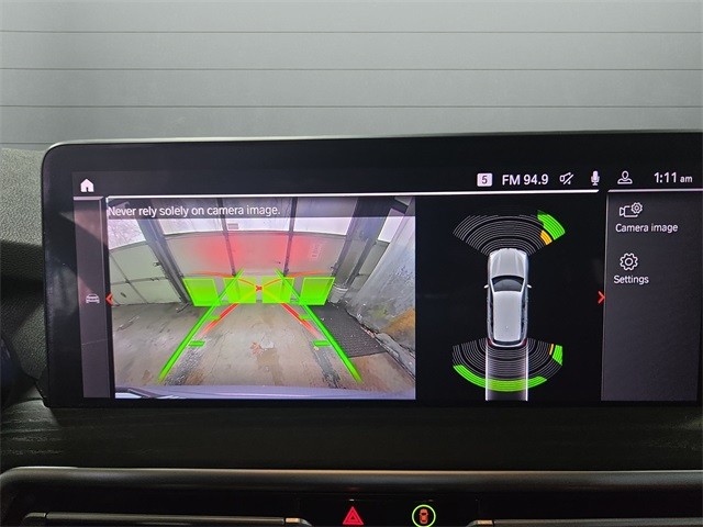 BMW X3 Vehicle Full-screen Gallery Image 26