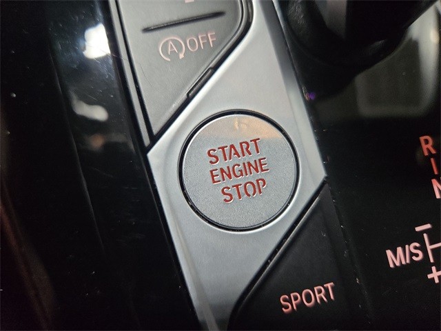 BMW X3 Vehicle Full-screen Gallery Image 28