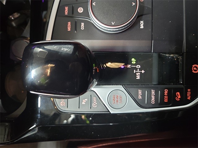 BMW X3 Vehicle Full-screen Gallery Image 29