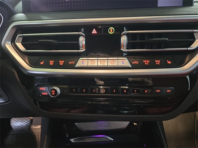 BMW X3 Vehicle Full-screen Gallery Image 30