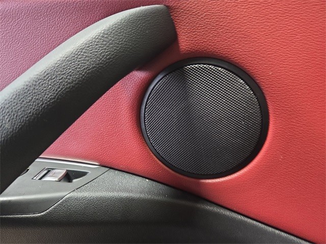 BMW X3 Vehicle Full-screen Gallery Image 32