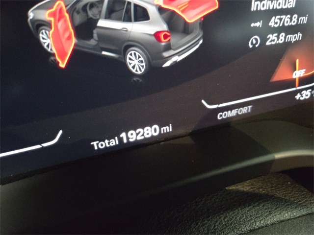 BMW X3 Vehicle Full-screen Gallery Image 39