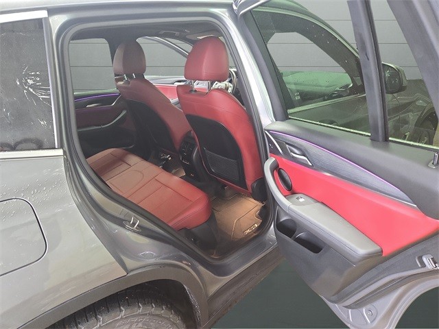 BMW X3 Vehicle Full-screen Gallery Image 41