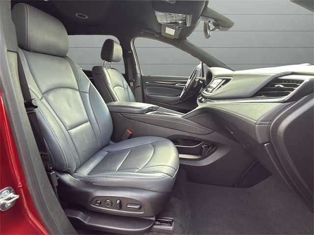 Buick Enclave Vehicle Full-screen Gallery Image 11