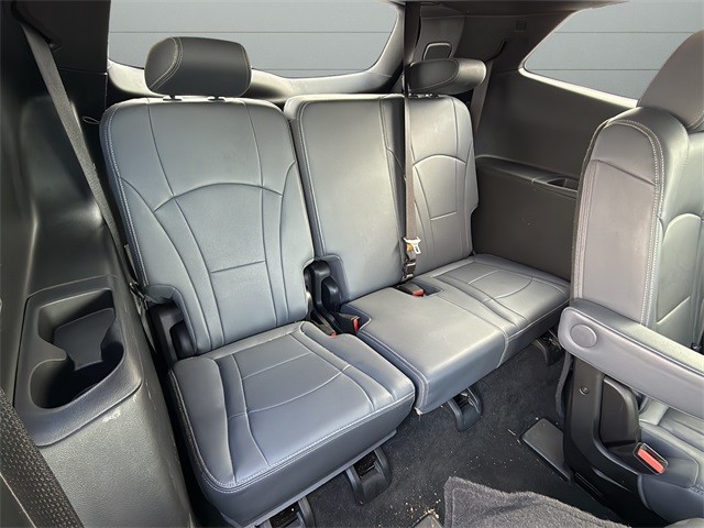 Buick Enclave Vehicle Full-screen Gallery Image 13