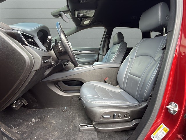 Buick Enclave Vehicle Full-screen Gallery Image 16