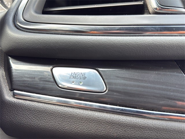 Buick Enclave Vehicle Full-screen Gallery Image 23