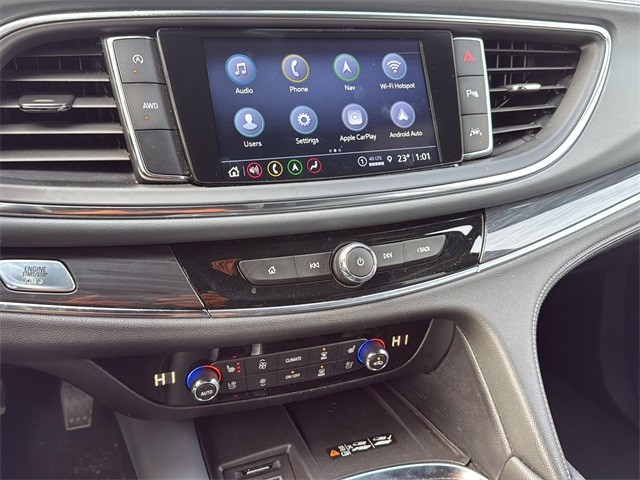 Buick Enclave Vehicle Full-screen Gallery Image 24