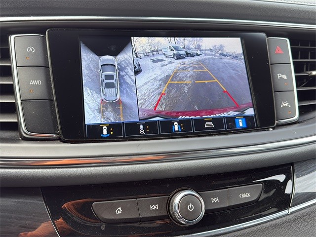 Buick Enclave Vehicle Full-screen Gallery Image 25